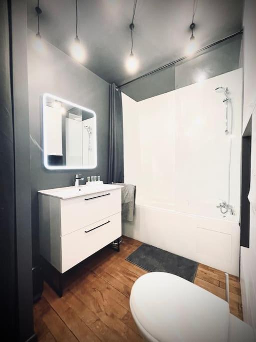 Grand Studio Confortable Situe En Centre Ville Gerardmer Bagian luar foto